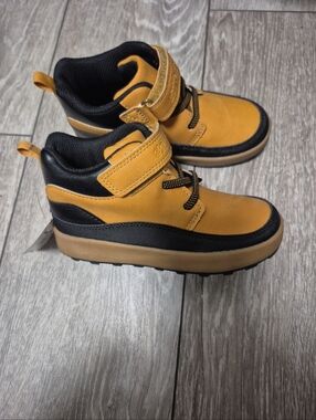 Munchkins By Stride Right Toddler HAYES Tan & Black High-Top Sneakers Boot. 10M